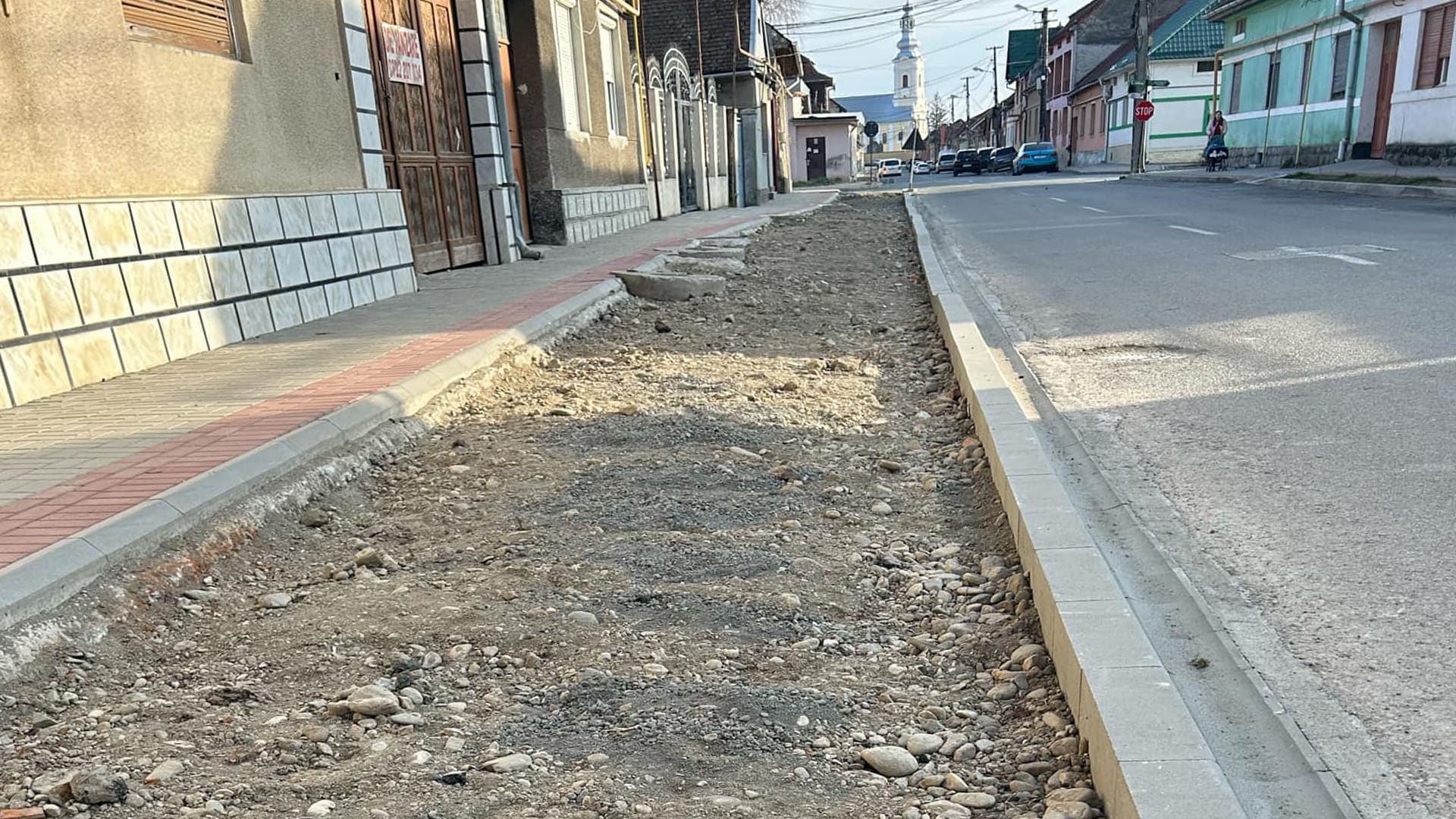 A prins contur și pista de biciclete de pe Strada Romanilor (Caransebeș, 14 Februarie 2025)
