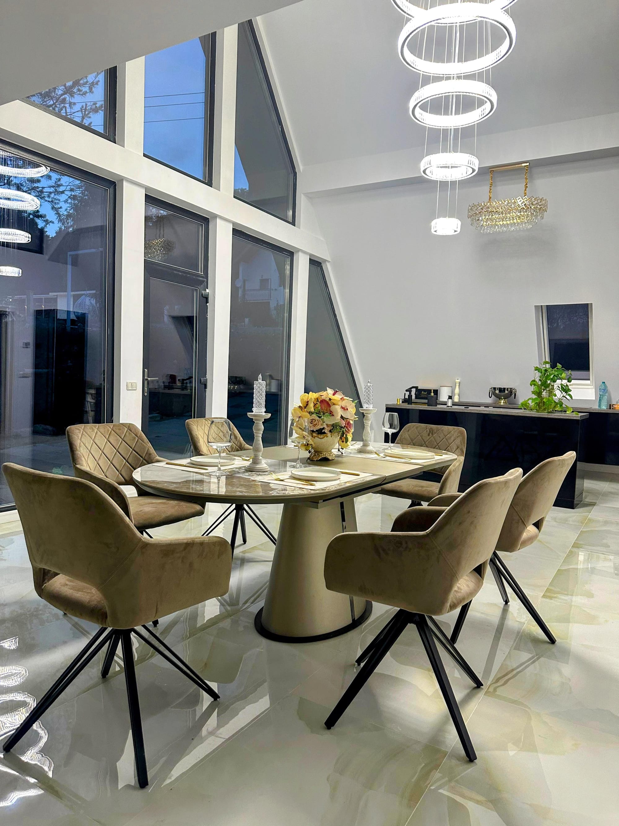 Pine Hill – liniștea din inima munților, născută din visul unei familii care a crezut în echilibru și frumusețe