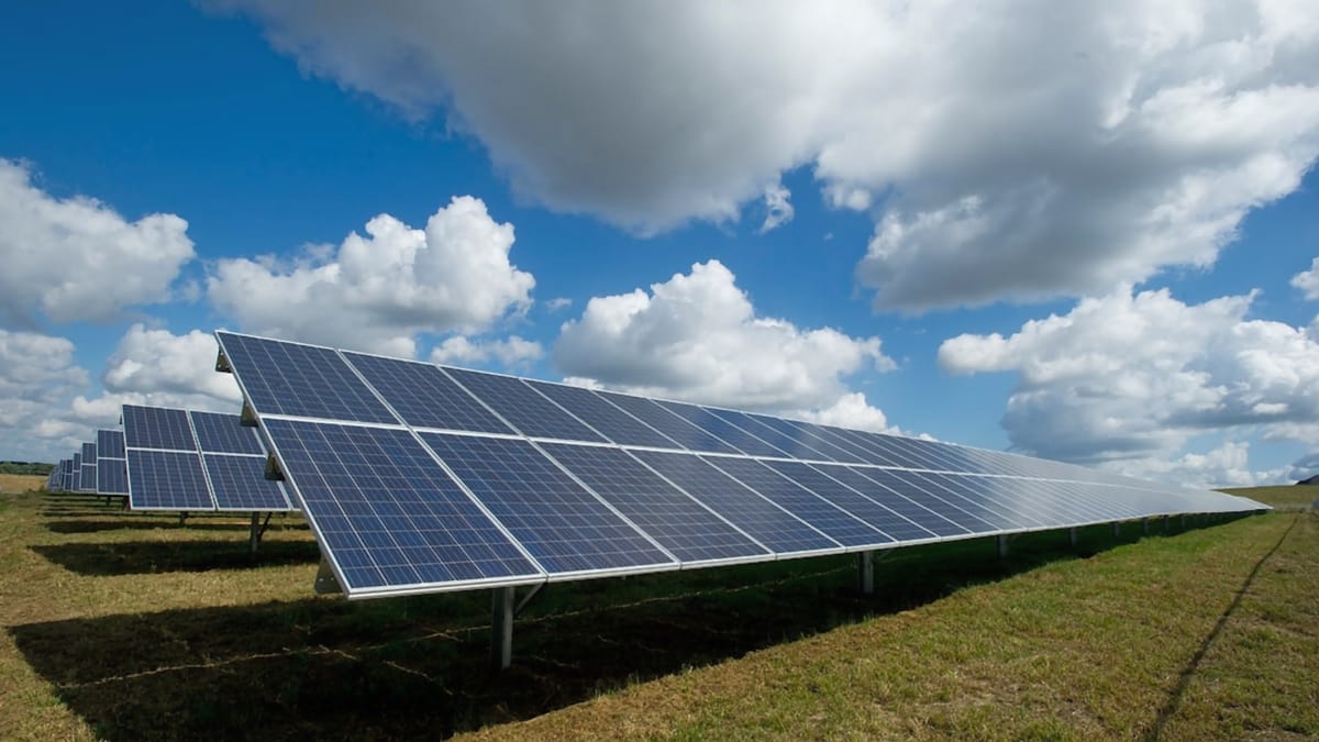 Un vis ce va deveni realitate: Sasca Montană își construiește un parc fotovoltaic de aproape un milion de lei
