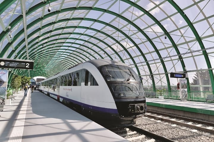 Prioritate feroviară: Guvernul Bolojan promite introducea transportului feroviar cu trenuri metropolitane, pe rute scurte, la tarife scăzute