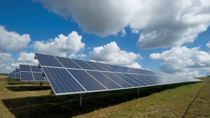 Un vis ce va deveni realitate: Sasca Montană își construiește un parc fotovoltaic de aproape un milion de lei